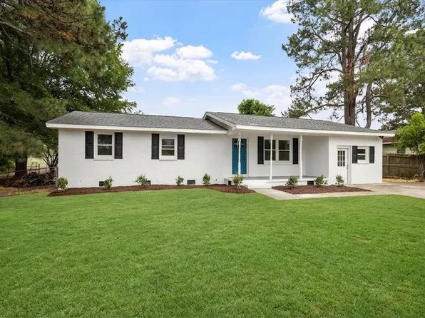 601 West St, Selma, NC 27576