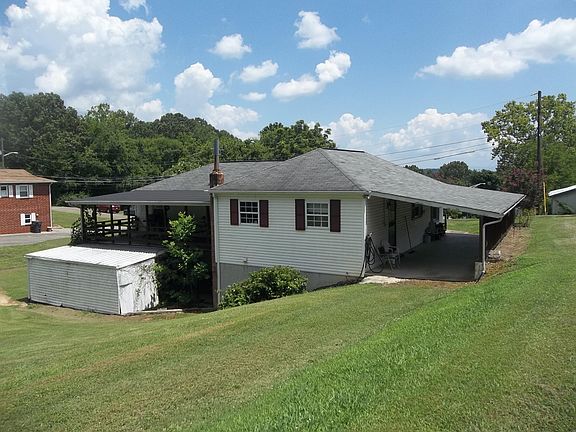 3rd image of 2301 NE Snowood Dr