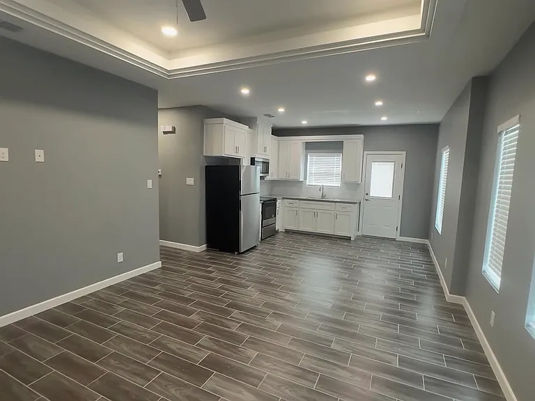 3008 W Driftwood St #1 — Photo 1