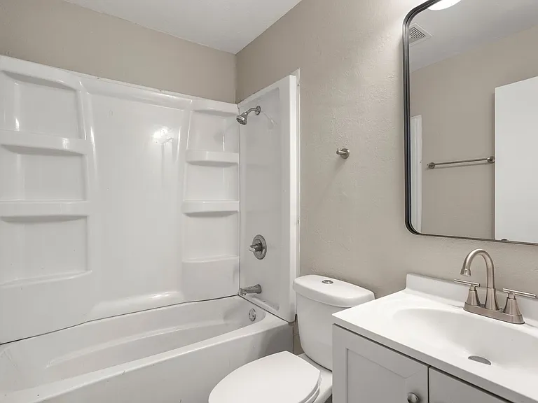 108 Irene St — Photo 5