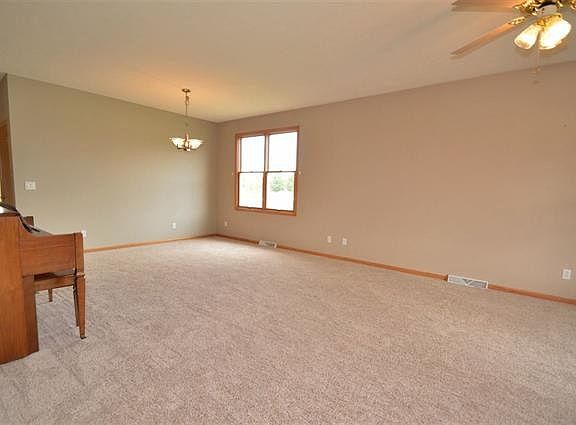 4th image of 322 Armadale Way #0