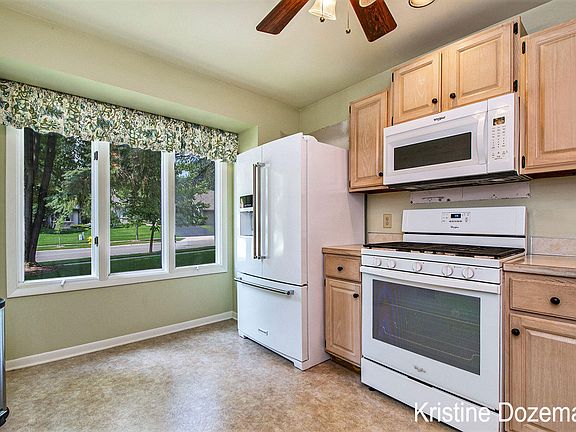 4th image of 2724 Mulford Dr SE