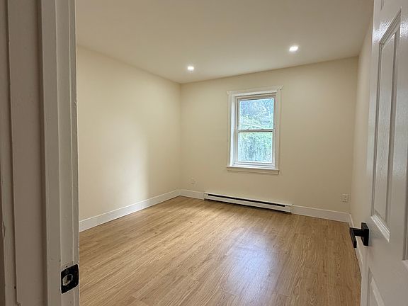 3rd image of 11 Jefferson St #1B
