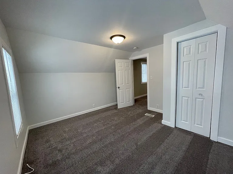 852 Lafayette Ave NE — Photo 18