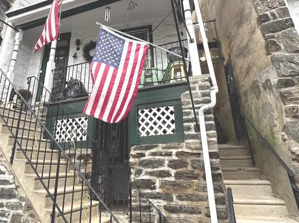 127 Green Ln, Philadelphia, PA 19127