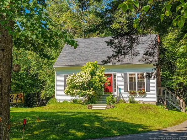 84 Tudor Ave, New Maryland, NB E3C 1X6