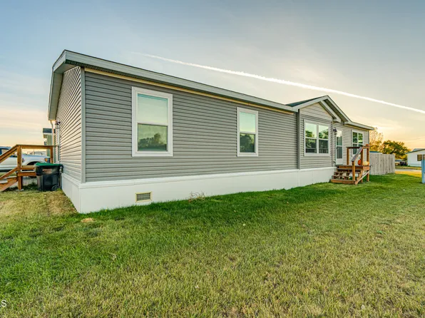 265 Robin St, Bismarck, ND 58504