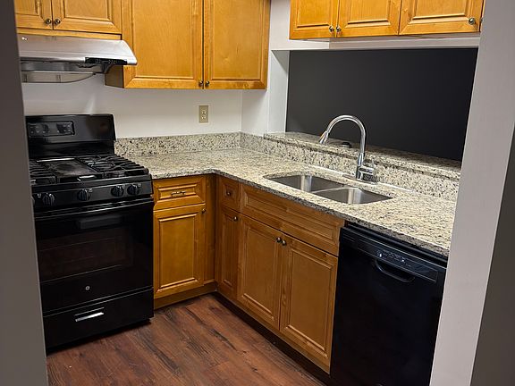 3rd image of 2908 Aspen Woods Entry