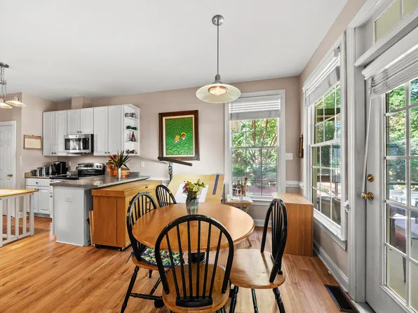 6600 Glen Forrest Dr, Chapel Hill, NC 27517
