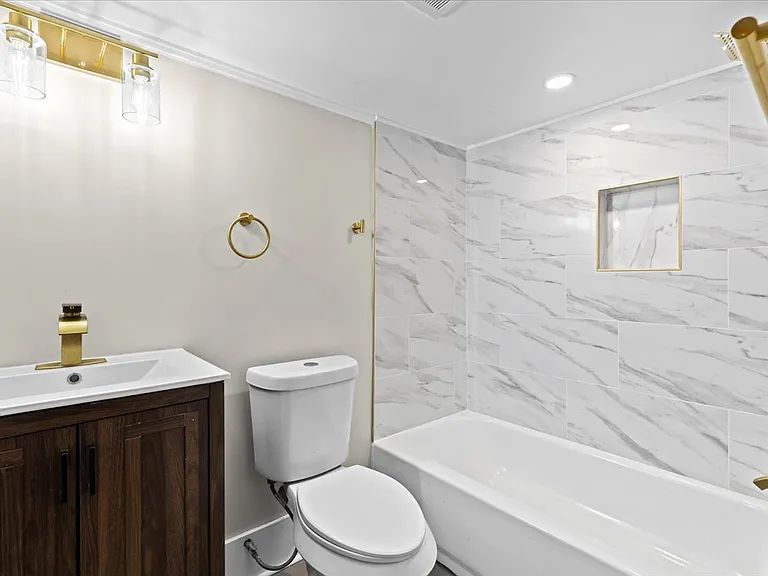 1174 Seward Ave — Photo 3