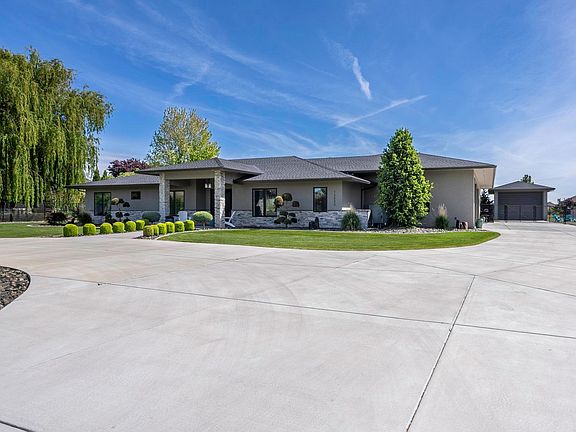 5th image of 12232 Hillcrest Dr
