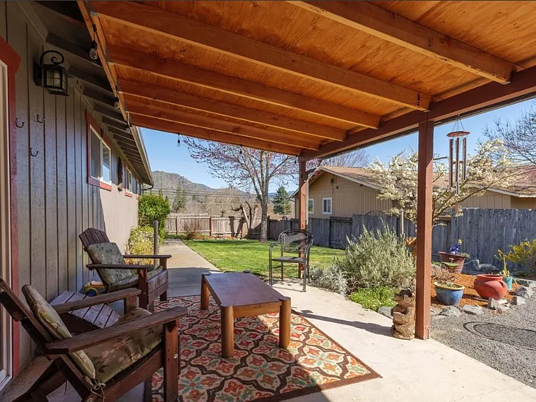 903 NW Hewitt Ln — Photo 11