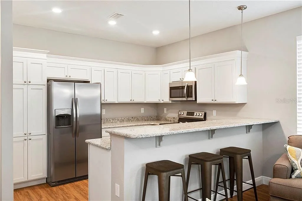3 bed, 3.5 bath, 1810 sqft, $3,995 — Photo 3