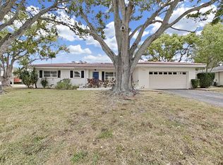 1701 Laurie Ln, Belleair, FL 33756