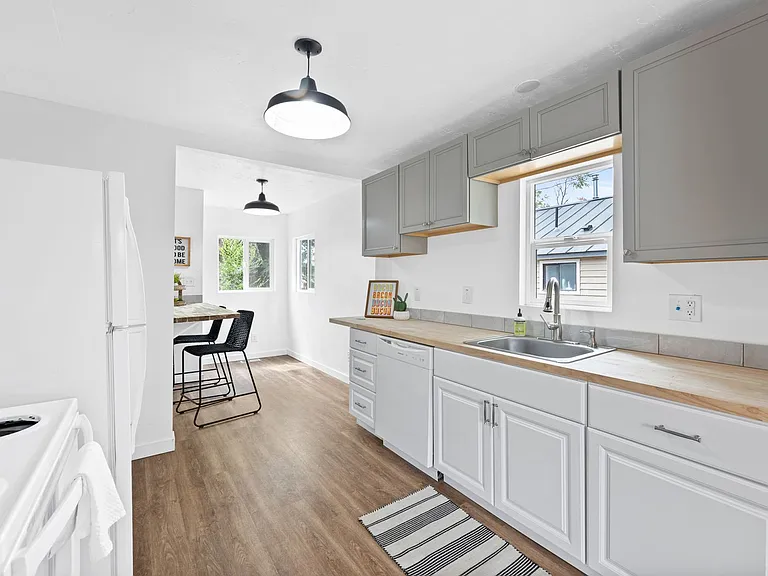 8004 E Broadway Ave — Photo 11