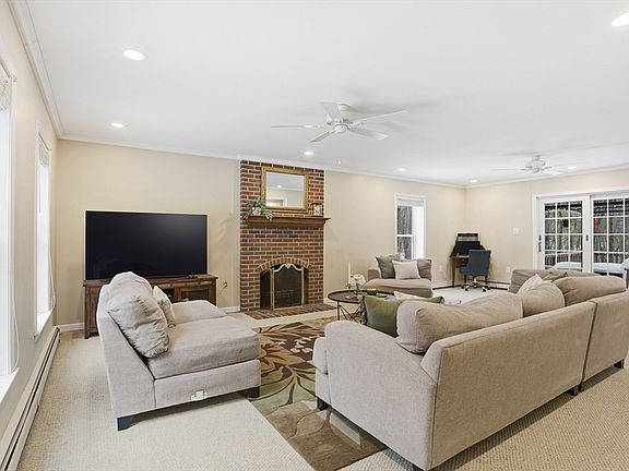 4th image of 76 Oak Hill Ln