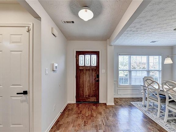 4th image of 2523 Weycroft Ln