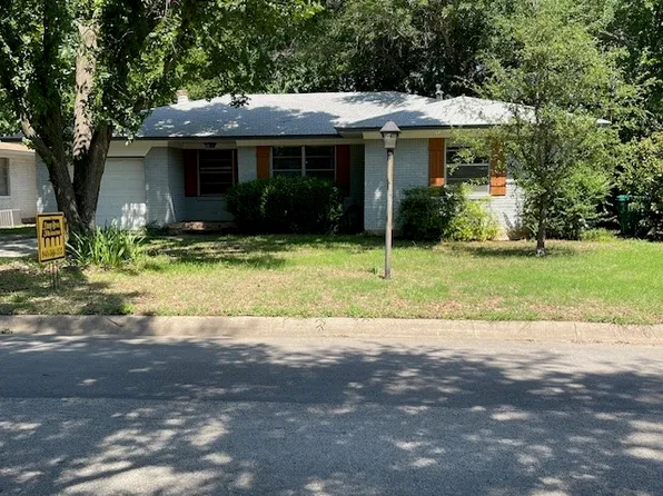 3304 Avon Dr, Denton, TX 76209