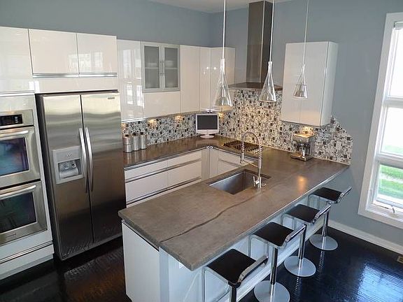 4th image of 413 E 5th St Unit 2