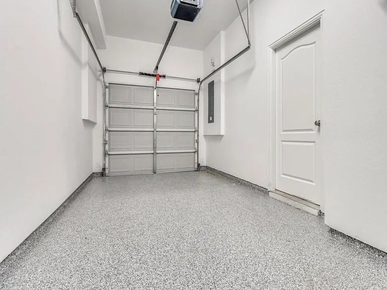 3848 Vienna St — Photo 26