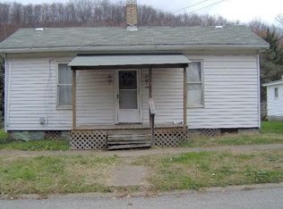 300 Valley St, New Cumberland, WV 26047