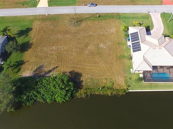 3rd image of 4359 SW 20th Ave