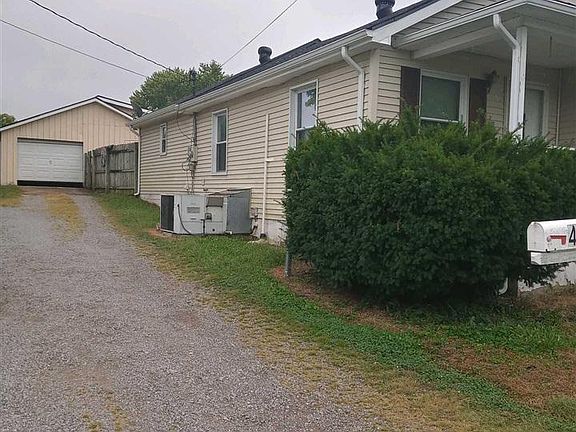 3rd image of 412 College St
