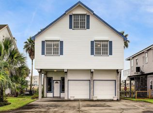 439 Hana Dr, Tiki Island, TX 77554