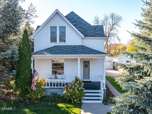 212 S Nelson St, Crookston, MN 56716