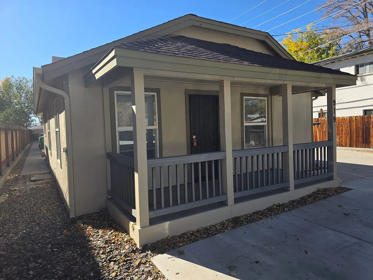 Little home with laundry room — Photo 2
