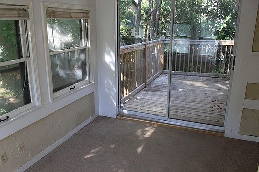 4th image of 402 E Meyer Blvd
