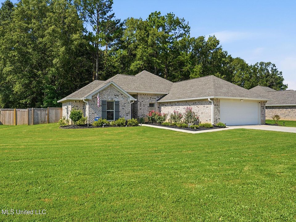 1st image of 122 Jasmine Cove Dr