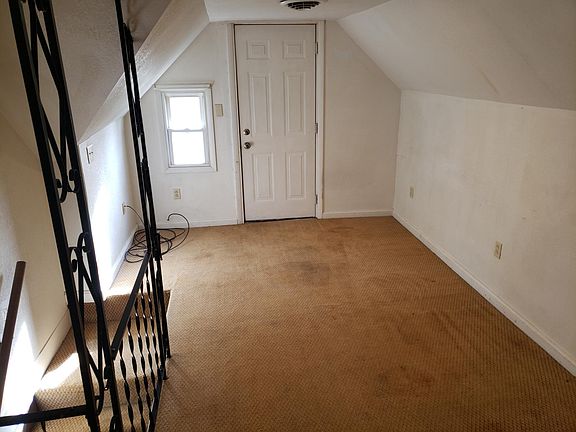 2nd image of 1098 4th Ave Unit 3