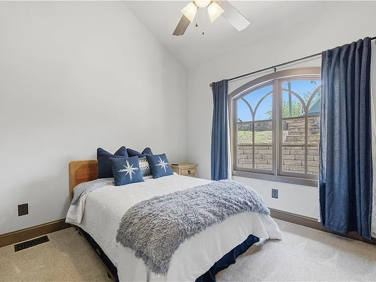 2115 Kemp Dr — Photo 22