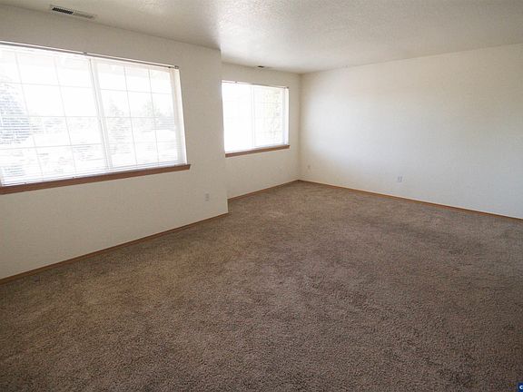 3rd image of 1815 Skyline Ct S