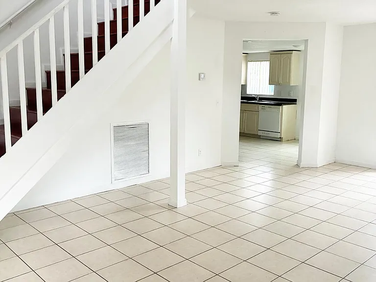 647 Latona Ave — Photo 12