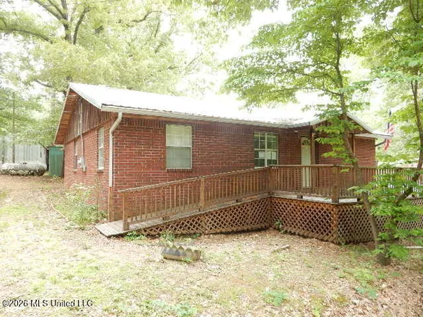 37 Cedar Ln, Coffeeville, MS 38922