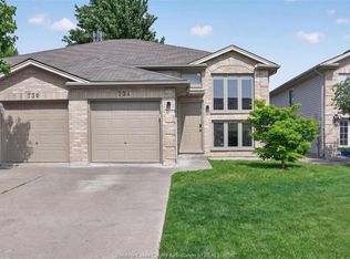 734 Michael Dr, Tecumseh, ON N8N 5A3