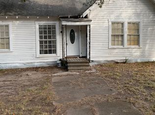 109 N Archer St, Groesbeck, TX 76642