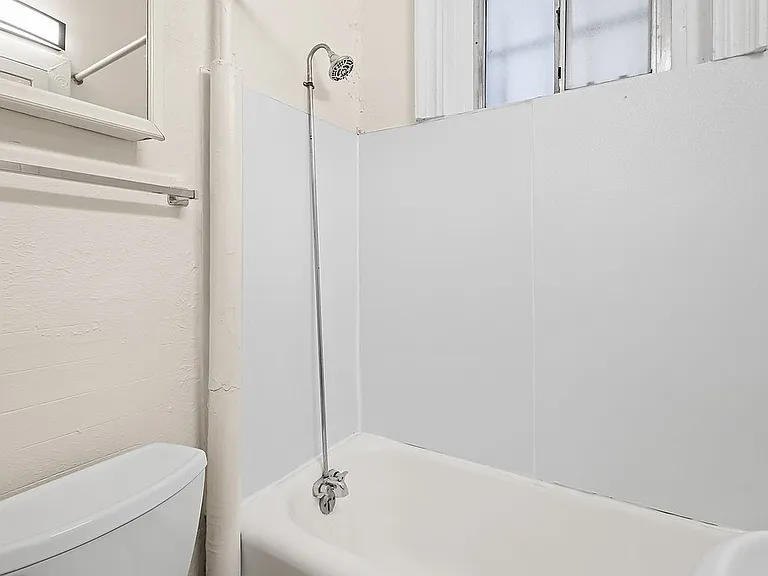 Wolcott Apartments — Photo 10