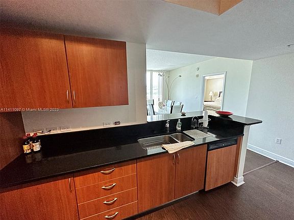5th image of 18800 NE 29th Ave APT 606