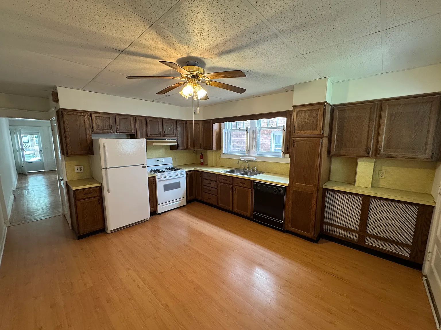 3 bed, 1308 sqft, $2,300 — Photo 3