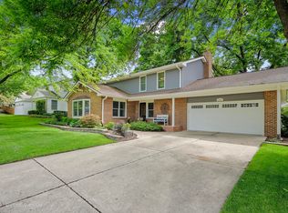 1465 Cantigny Way, Wheaton, IL 60189