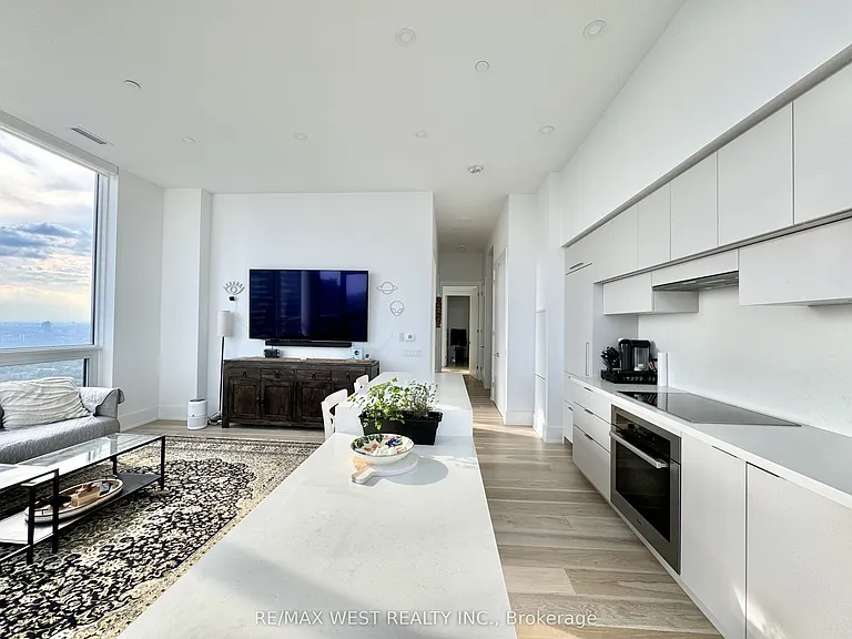 39 Roehampton Ave #4603 — Photo 5