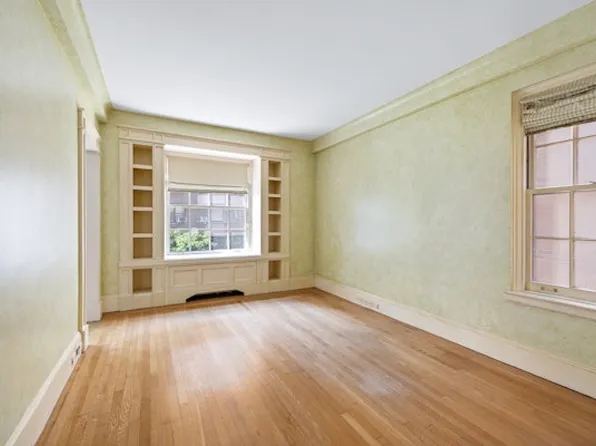 14 Sutton Place South image 4 of 12