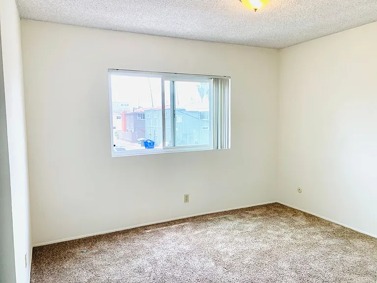 Live in Mission Beach Right by the Water! 2BD/1BA Top Floor Apartment w/ Parking! Only $2,895/mo — Photo 9