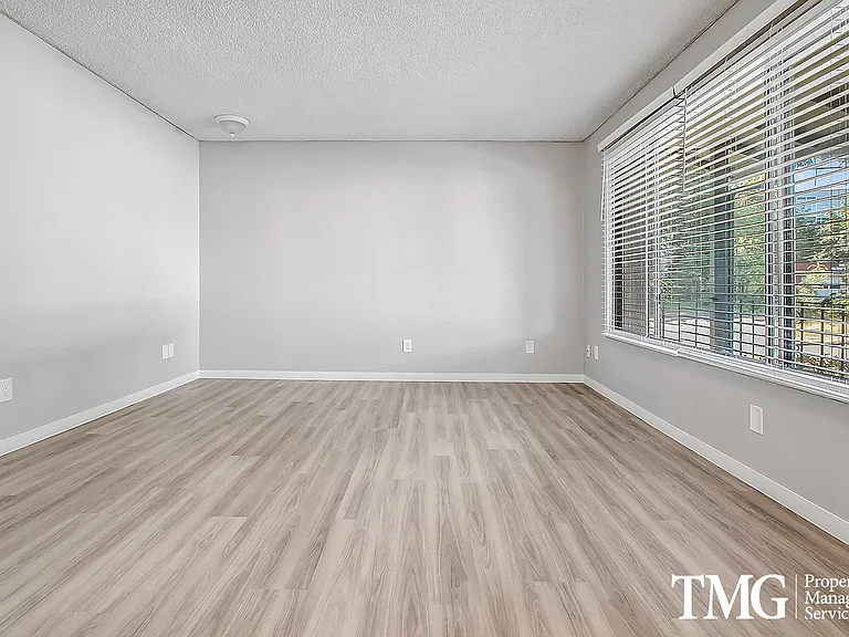 T Street Apartments — Photo 9