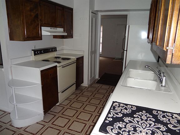 5th image of 3905 Plymouth Dr