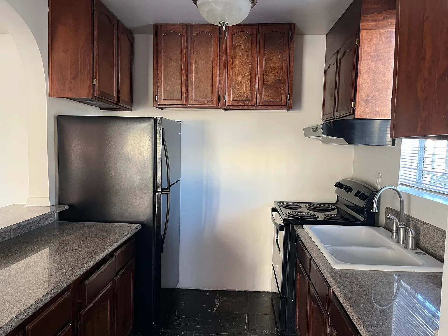 941 S Saint Andrews Pl — Photo 3