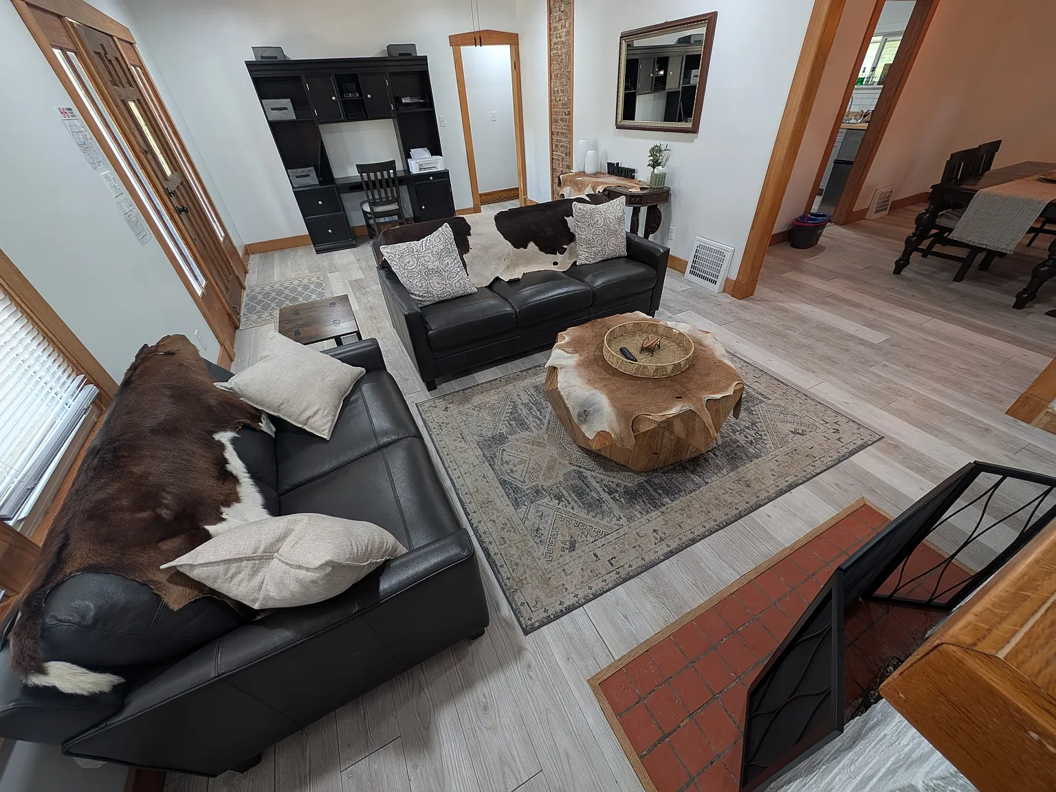2 bed, 1.5 bath, 1330 sqft, $1,900 — Photo 1